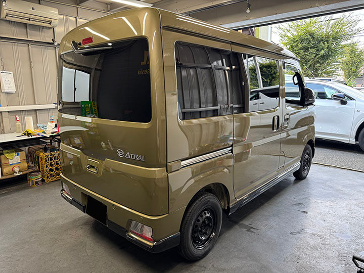 令和7年ダイハツアトレーのカーフィルム施工後の右後ろ
